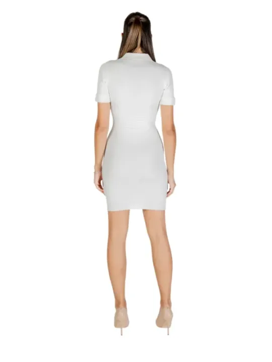Guess Abito Damenkleid 489978 – Stilvoll & Elegant